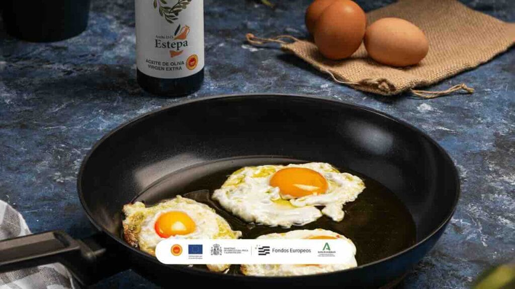 huevos fritos con AOVE con DOP Estepa